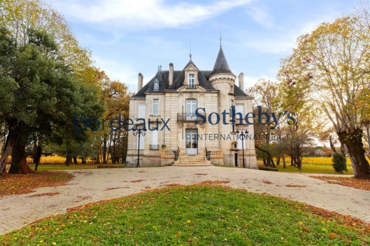 Photos 1 - Prestige - EXCLUSIVITÉ - RARE - CHÂTEAU & VIGNES AUX PORTES DE BORDEAUX