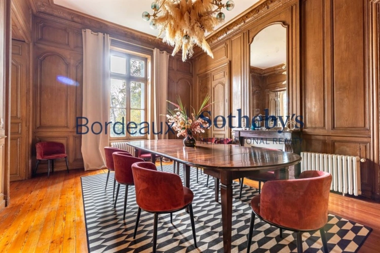 Photos 5 - Prestige - EXCLUSIVITÉ - RARE - CHÂTEAU & VIGNES AUX PORTES DE BORDEAUX