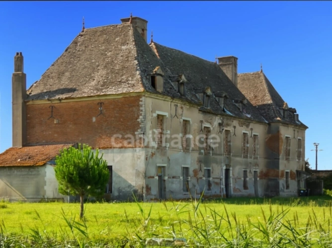 Photos 2 - Prestige - Château du XVIe Siècle au coeur de la Bourgogne à Restaurer - Idéal pour Investisseurs