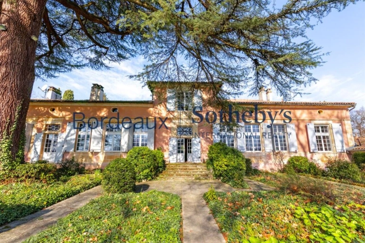 Photos 2 - Prestige - BORDEAUX 25KM - ENTRE-DEUX-MERS - SOMPTUEUSE CHARTREUSE DU XVIII° - 8,5 HA - PISCINE - DÉPENDANCES