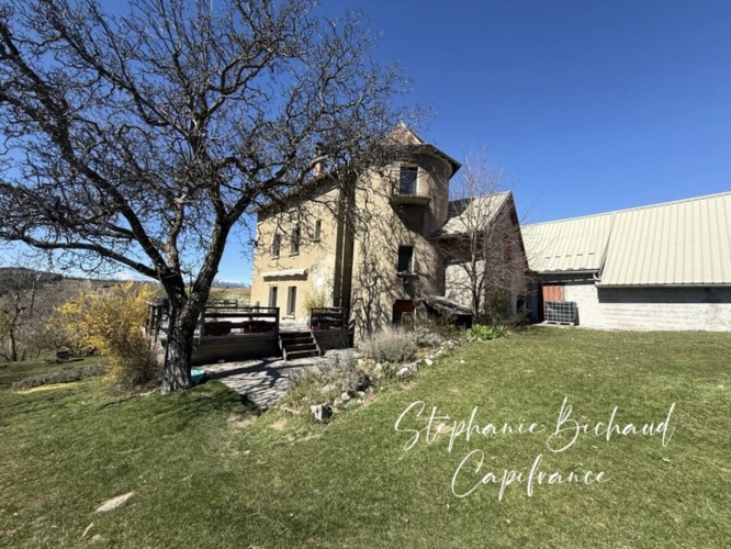 Photos 8 - Prestige - Propriete à vendre 9 pièces JARJAYES (05) dépendances zone touristique 1,8 hectare