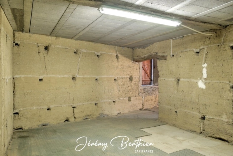 Photos 9 - Rurale - GENAY (69) - Grange de 140 m² - 4 pièces - 434 m² de terrain - Fort potentiel