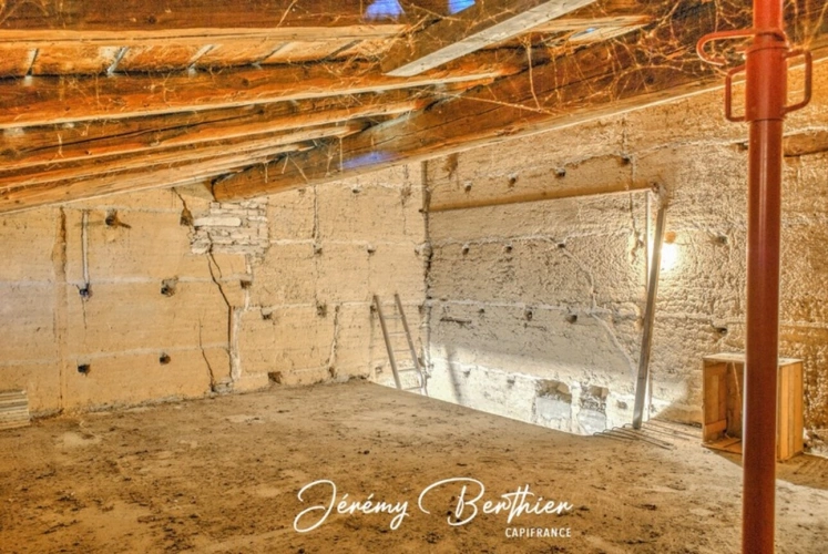 Photos 13 - Rurale - GENAY (69) - Grange de 140 m² - 4 pièces - 434 m² de terrain - Fort potentiel