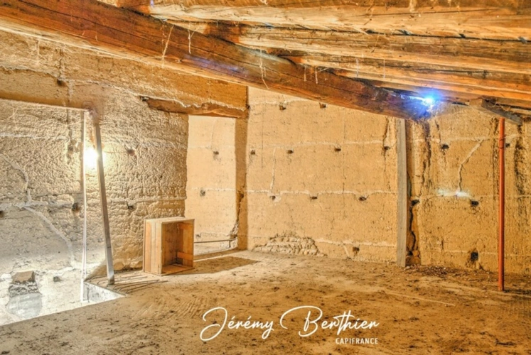 Photos 14 - Rurale - GENAY (69) - Grange de 140 m² - 4 pièces - 434 m² de terrain - Fort potentiel