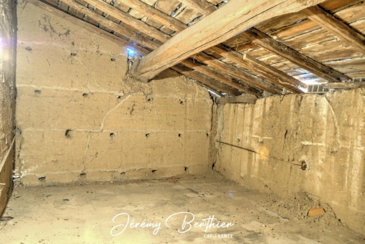 Photos 15 - Rurale - GENAY (69) - Grange de 140 m² - 4 pièces - 434 m² de terrain - Fort potentiel