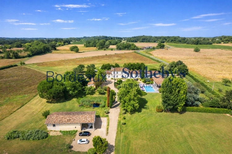 Photos 3 - Prestige - BORDEAUX 35 MINUTES - SOMPTUEUSE PROPRIÉTÉ DE MAÎTRE XVIII° - 6 HECTARES - DÉPENDANCES - PISCINE