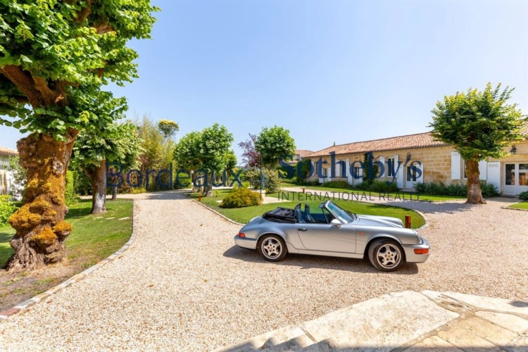 Photos 4 - Prestige - BORDEAUX 20MN - ENTRE-DEUX-MERS - SOMPTUEUSE PROPRIÉTÉ XVIII° - 1,6 HA - PISCINE - DÉPENDANCES
