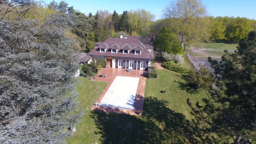 Photos 2 - Prestige - Propriete à vendre sur 35 hectares, 14 pièces piscine, tennis, chasse, pêche, équitation, LE PLANTAY (01)
