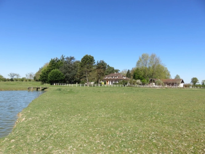 Photos 27 - Prestige - Propriete à vendre sur 35 hectares, 14 pièces piscine, tennis, chasse, pêche, équitation, LE PLANTAY (01)