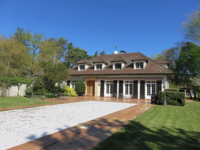 Photos 28 - Prestige - Propriete à vendre sur 35 hectares, 14 pièces piscine, tennis, chasse, pêche, équitation, LE PLANTAY (01)