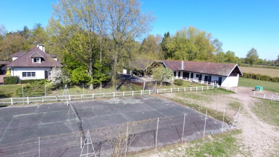 Photos 31 - Prestige - Propriete à vendre sur 35 hectares, 14 pièces piscine, tennis, chasse, pêche, équitation, LE PLANTAY (01)