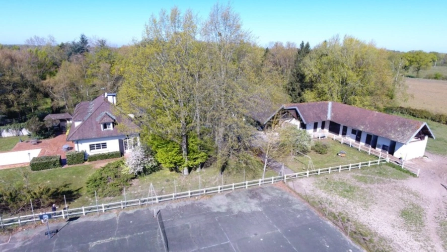 Photos 32 - Prestige - Propriete à vendre sur 35 hectares, 14 pièces piscine, tennis, chasse, pêche, équitation, LE PLANTAY (01)