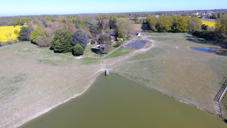 Photos 36 - Prestige - Propriete à vendre sur 35 hectares, 14 pièces piscine, tennis, chasse, pêche, équitation, LE PLANTAY (01)