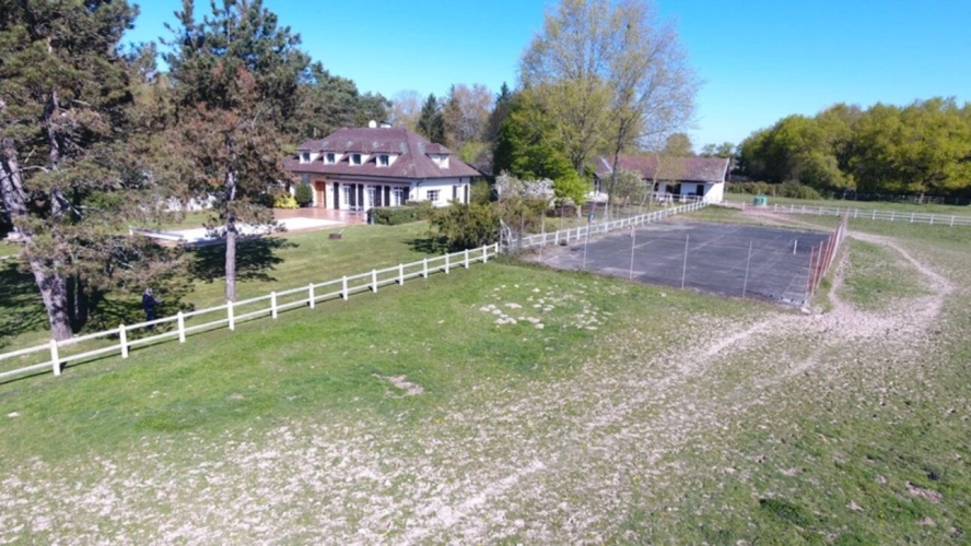 Photos 38 - Prestige - Propriete à vendre sur 35 hectares, 14 pièces piscine, tennis, chasse, pêche, équitation, LE PLANTAY (01)