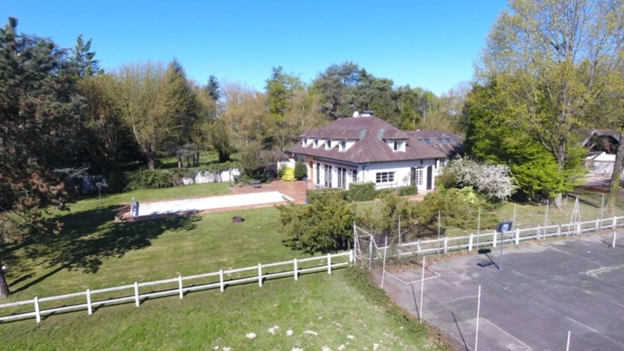 Photos 50 - Prestige - Propriete à vendre sur 35 hectares, 14 pièces piscine, tennis, chasse, pêche, équitation, LE PLANTAY (01)