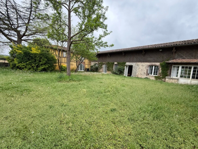 Photos 2 - Rurale - AIRE SUR L'ADOUR (40) Opportunité rare : Corps de ferme à réhabiliter avec fort potentiel investisseur