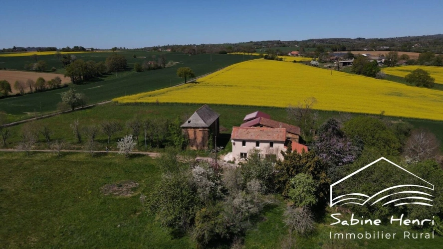 Photos 1 - Rurale - Corps de ferme de près de 4 ha hectares dans une impasse