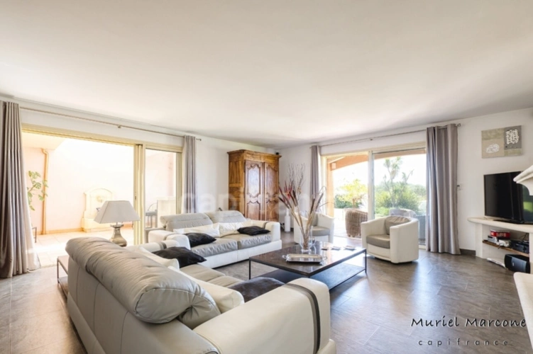 Photos 11 - Prestige - Propriété d’exception de 290 m2 au cœur de la Vallée des Baux-de-Provence sur 25 hectares 7 pièces MOULES (13)