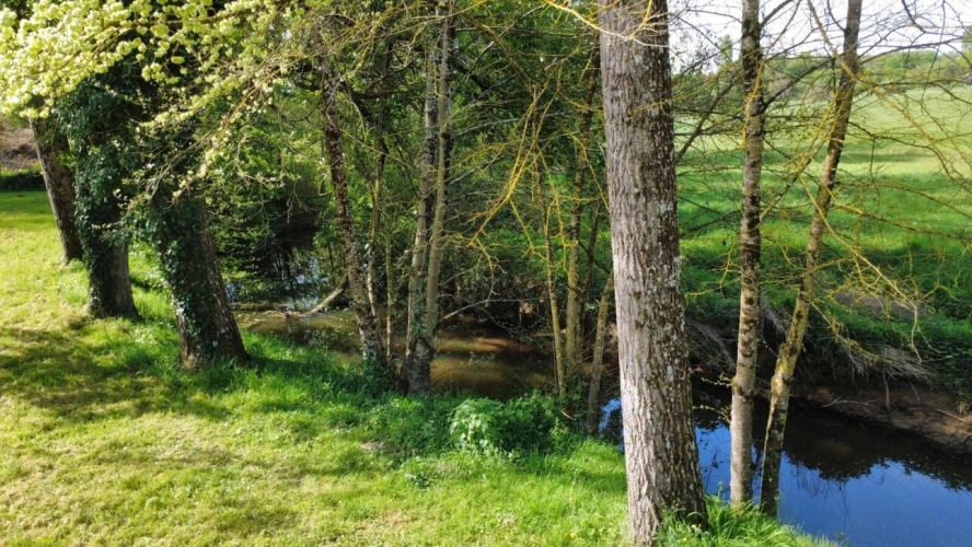 Photos 2 - Rural - House