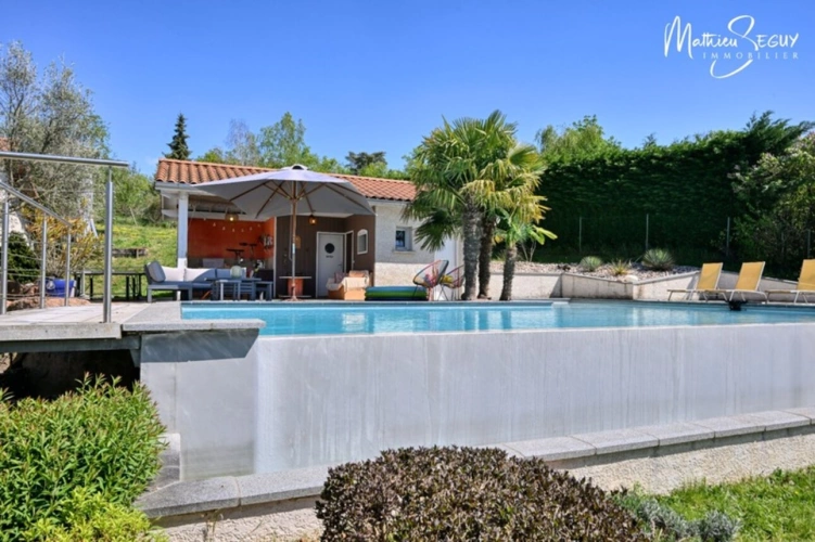 Photos 46 - Rurale - Propriété exceptionnelle à VALEILLE (42) avec parc agréamenté d'une piscine à débordement