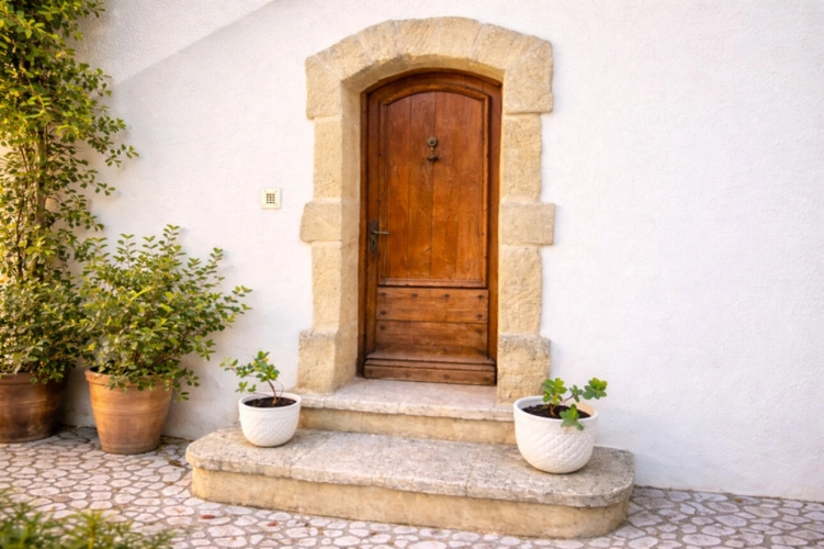 Photos 8 - Touristique - Un domaine de pierre entre garrigue, camargue et Méditerranée