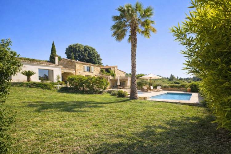 Photos 9 - Touristique - Un domaine de pierre entre garrigue, camargue et Méditerranée