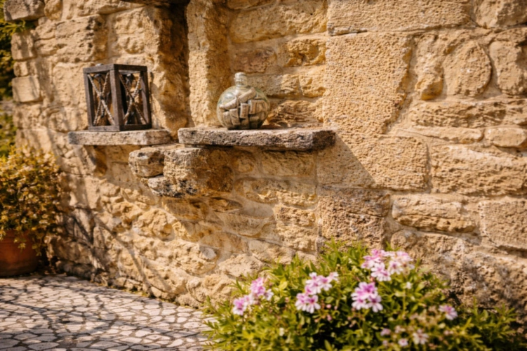 Photos 11 - Touristique - Un domaine de pierre entre garrigue, camargue et Méditerranée