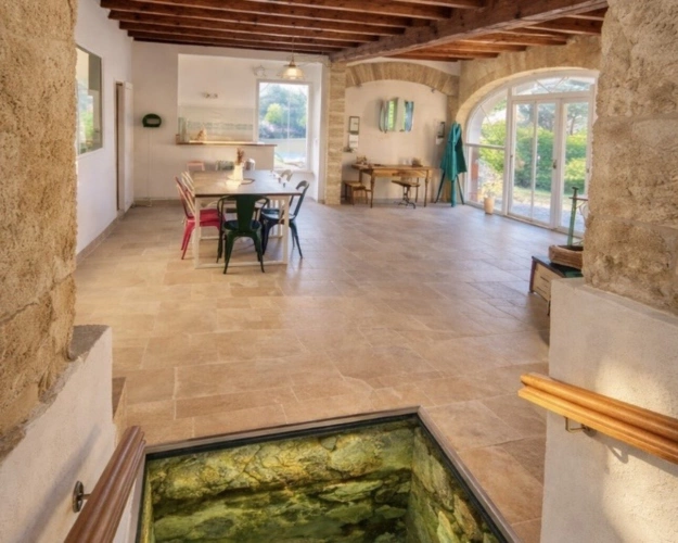 Photos 14 - Touristique - Un domaine de pierre entre garrigue, camargue et Méditerranée