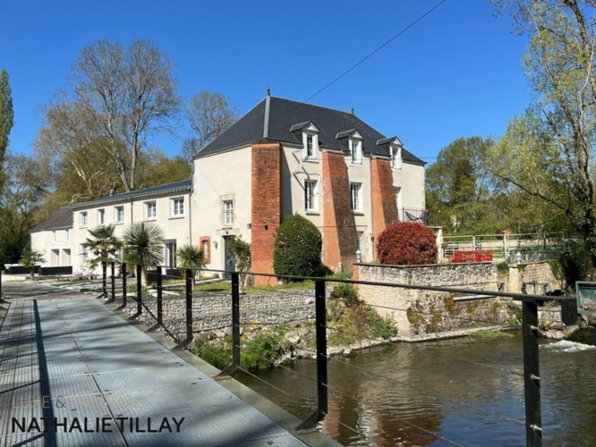 Photos 1 - Prestige - Propriete à vendre, superbe Moulin rénové et bordé par la rivière, a l est d Orleans, parcelle de 4500 m²