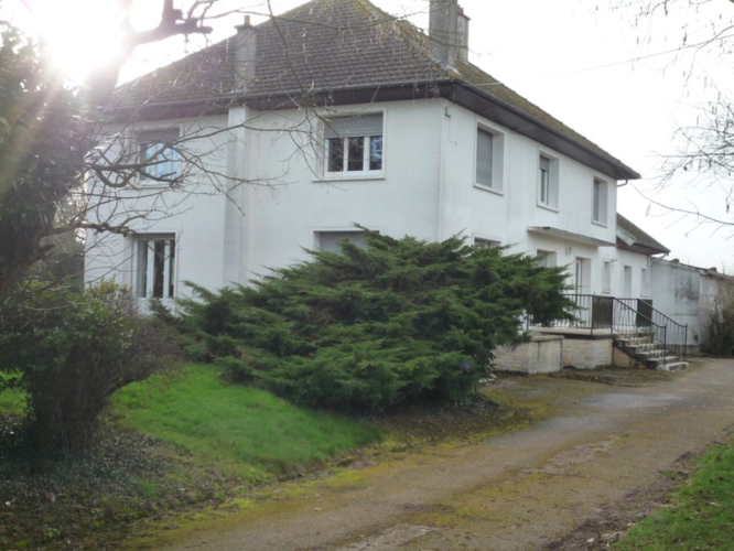 Photos 3 - Prestige - MONTDAUPHIN (77) à vendre ensemble immobilier composé de deux maisons, de 2 bâtiments industriels sur un terrain de  de 2 hectares