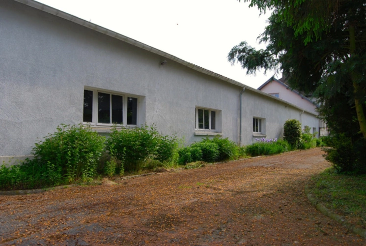 Photos 5 - Prestige - MONTDAUPHIN (77) à vendre ensemble immobilier composé de deux maisons, de 2 bâtiments industriels sur un terrain de  de 2 hectares