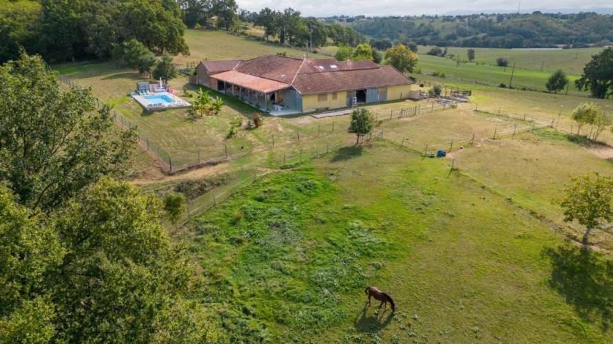Photos 1 - Équestre - Haute-Garonne : Propriété dexception de 22 hectares au pied des Pyrénées (31)