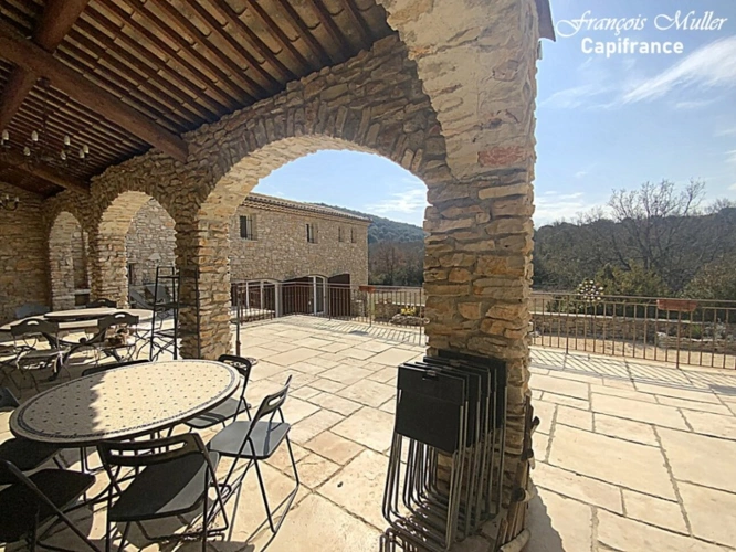 Photos 6 - Touristique - Propriété Gîtes et chambres d'hôtes 20 hA - 550 m2 à Banon