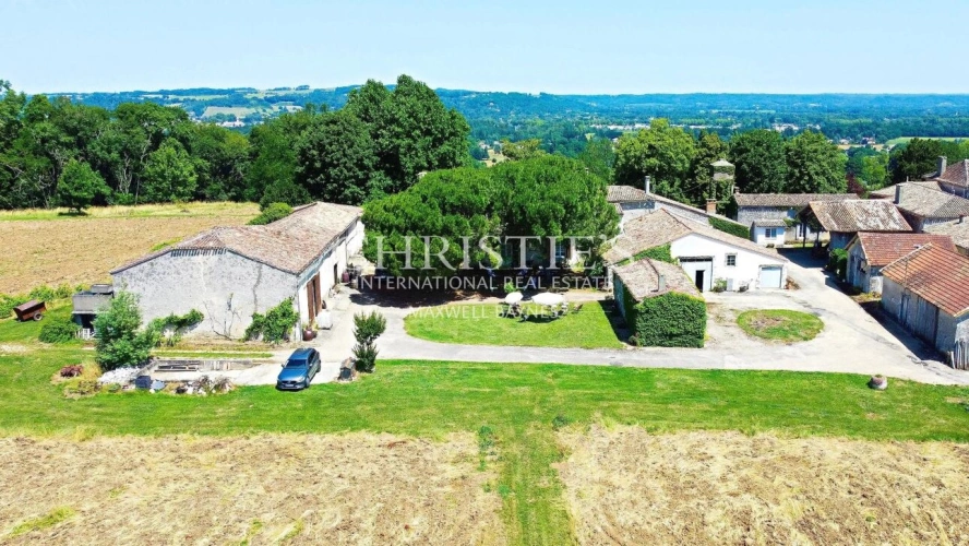 Photos 3 - Équestre - Propriété de 18 hectares avec vue dominante, maison de maître et gites - superbe potentiel  !