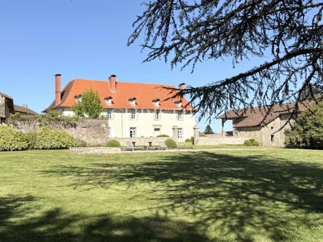 Photos 3 - Prestige - Demeure de caractère avec cour intérieure et parc – authenticité, volumes et qualité rare en Limousin