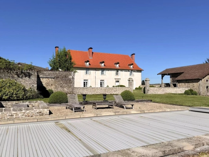 Photos 4 - Prestige - Demeure de caractère avec cour intérieure et parc – authenticité, volumes et qualité rare en Limousin