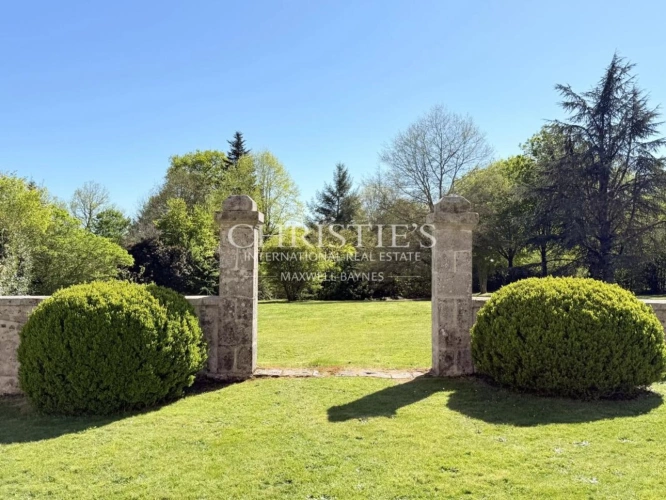 Photos 6 - Prestige - Demeure de caractère avec cour intérieure et parc – authenticité, volumes et qualité rare en Limousin