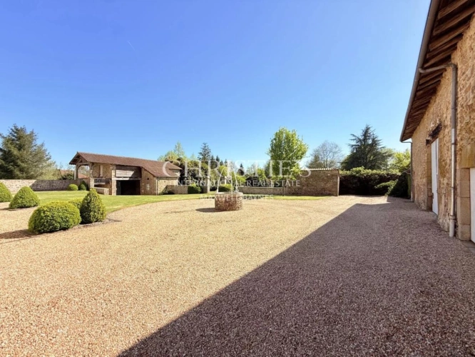 Photos 33 - Prestige - Demeure de caractère avec cour intérieure et parc – authenticité, volumes et qualité rare en Limousin