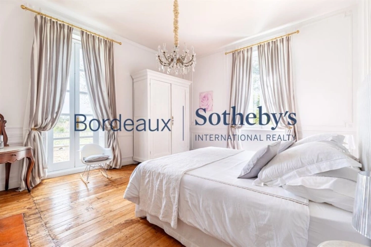 Photos 15 - Prestige - BORDEAUX 30MN - SOMPTUEUSE PROPRIÉTÉ DE MAÎTRE - 4,5 HECTARES - DÉPENDANCES - PISCINE