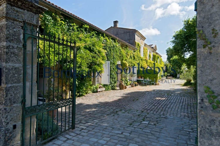 Photos 3 - Prestige - BORDEAUX 40MN - MAGNIFIQUE DEMEURE DE MAÎTRE XVIII° ET SES DÉPENDANCES - PARC 1,3 HA  - PISCINE