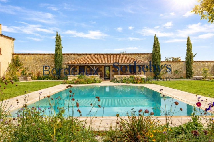 Photos 4 - Prestige - BORDEAUX 35MN - SOMPTUEUSE CHARTREUSE XVIII° ET SA PROPRIÉTÉ DU XV° - 6 HECTARES - DÉPENDANCES