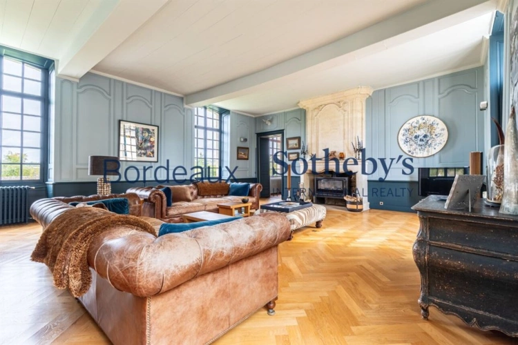 Photos 6 - Prestige - BORDEAUX 35MN - SOMPTUEUSE CHARTREUSE XVIII° ET SA PROPRIÉTÉ DU XV° - 6 HECTARES - DÉPENDANCES