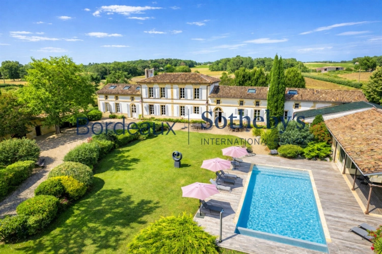 Photos 2 - Prestige - BORDEAUX 35 MINUTES - SOMPTUEUSE PROPRIÉTÉ DE MAÎTRE XVIII° - 6 HECTARES - DÉPENDANCES - PISCINE