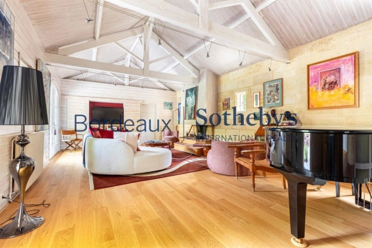 Photos 10 - Prestige - BORDEAUX 15MN - SOMPTUEUSE PROPRIÉTÉ - ANCIENNES ÉCURIES RÉNOVÉES - 280M² - PARC 3000M² - PISCINE