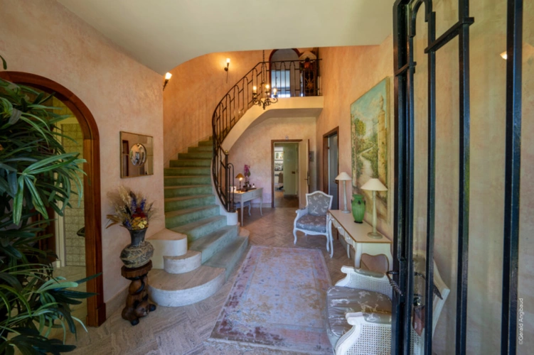 Photos 3 - Prestige - Propriete d'exception à vendre à SAUMUR (49400)  Panorama d'exception sur le château et la Loire - 328m² - 2278m²-piscine