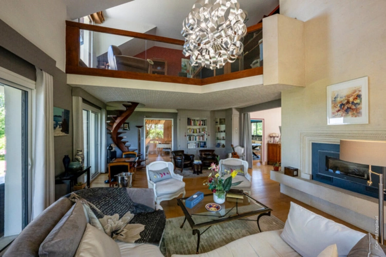 Photos 4 - Prestige - Propriete d'exception à vendre à SAUMUR (49400)  Panorama d'exception sur le château et la Loire - 328m² - 2278m²-piscine