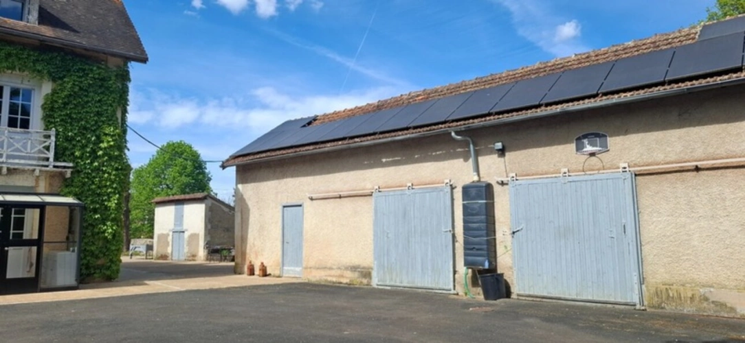 Photos 27 - Équestre - THENON (24)A vendre, Propriété composée de deux maisons sur 5.5 ha de prés (possibilité haras) et de bois