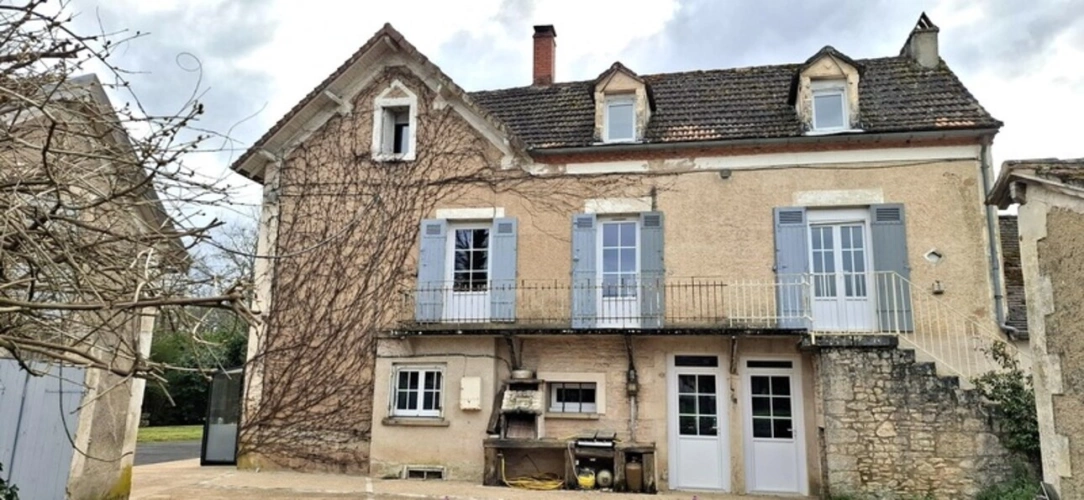 Photos 6 - Équestre - THENON (24)A vendre, Propriété composée de deux maisons sur 5.5 ha de prés (possibilité haras) et de bois