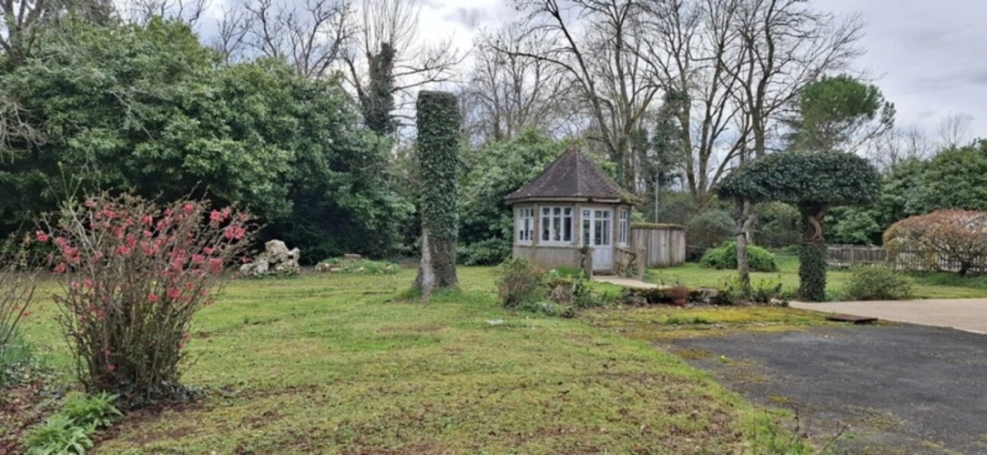 Photos 8 - Équestre - THENON (24)A vendre, Propriété composée de deux maisons sur 5.5 ha de prés (possibilité haras) et de bois