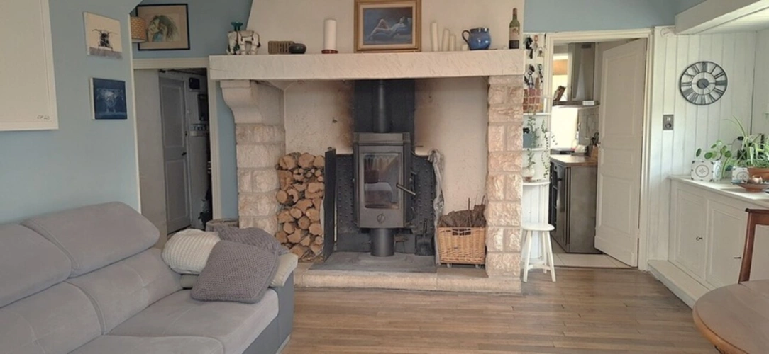 Photos 13 - Équestre - THENON (24)A vendre, Propriété composée de deux maisons sur 5.5 ha de prés (possibilité haras) et de bois